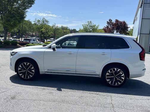 2025 Volvo XC90 B6 Core