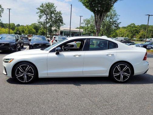 2020 Volvo S60 T5 R-Design