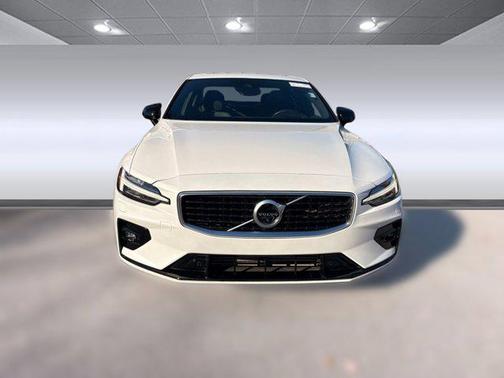 2020 Volvo S60 T5 R-Design