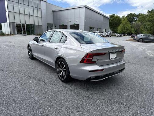 2024 Volvo S60 B5 Core Dark Theme