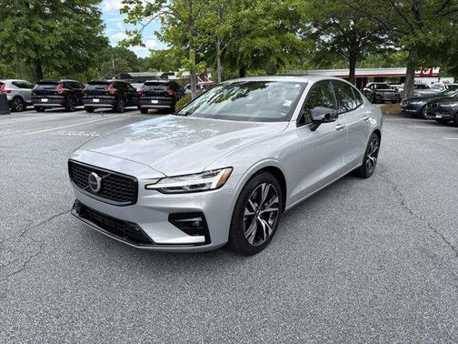 2024 Volvo S60 B5 Core Dark Theme