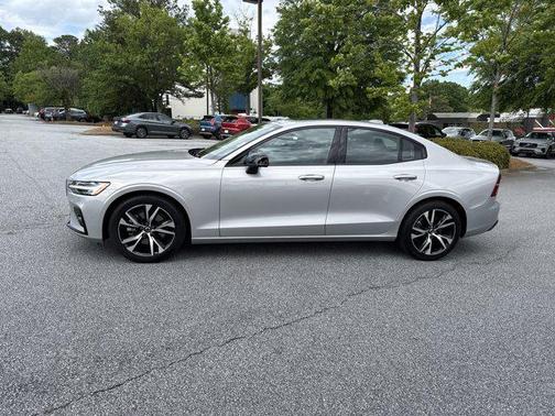 2024 Volvo S60 B5 Core Dark Theme