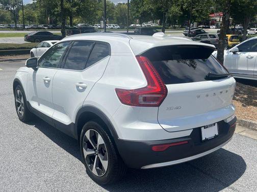 2023 Volvo XC40 B5 Plus Bright Theme