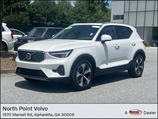 2023 Volvo XC40 B5 Plus Bright Theme