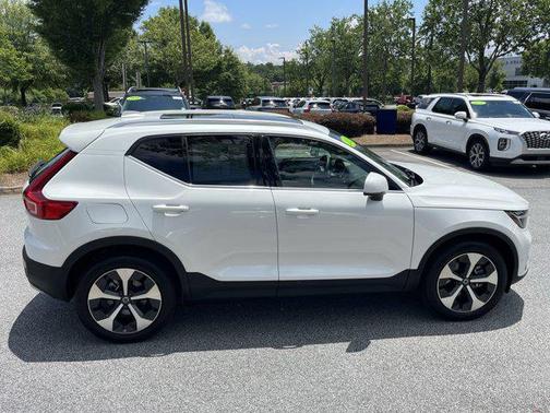 2023 Volvo XC40 B5 Plus Bright Theme