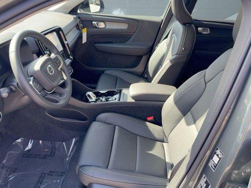 2026 Volvo XC40 B4 Plus