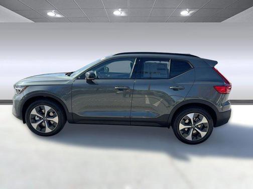 2026 Volvo XC40 B4 Plus