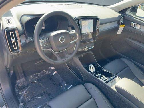 2026 Volvo XC40 B4 Plus