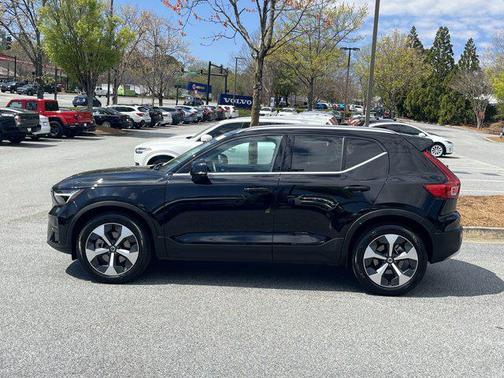 2025 Volvo XC40 B5 Core Bright Theme