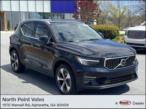 2025 Volvo XC40 B5 Core Bright Theme