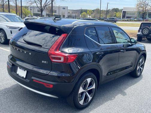 2025 Volvo XC40 B5 Core Bright Theme