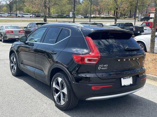 2025 Volvo XC40 B5 Core Bright Theme
