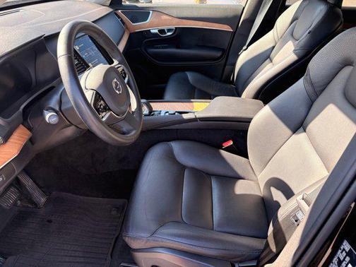 2024 Volvo XC90 B6 Plus Bright Theme 7-Seater