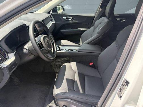 2025 Volvo XC60 Plus