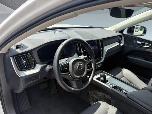 2025 Volvo XC60 Plus
