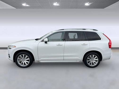 2017 Volvo XC90 T6 Momentum
