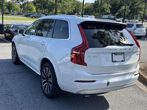 2022 Volvo XC90 T6 Momentum