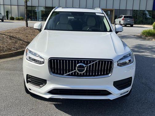 2022 Volvo XC90 T6 Momentum