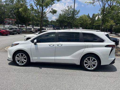 2023 Toyota Sienna Platinum 7 Passenger