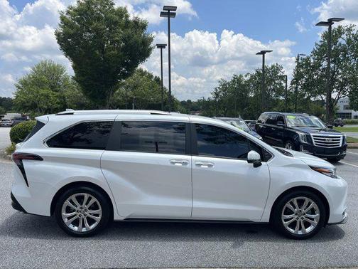 2023 Toyota Sienna Platinum 7 Passenger