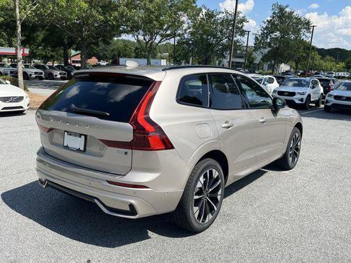 2026 Volvo XC60 B5 Plus