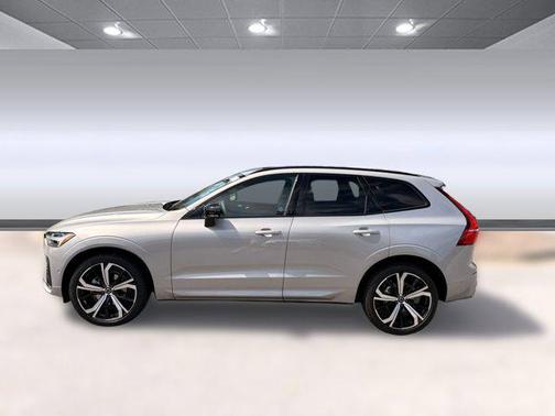 2023 Volvo XC60 B5 Ultimate Dark Theme