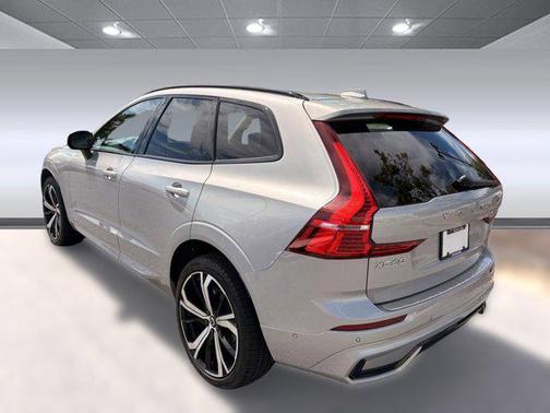 2023 Volvo XC60 B5 Ultimate Dark Theme