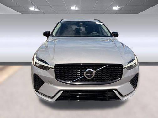 2023 Volvo XC60 B5 Ultimate Dark Theme