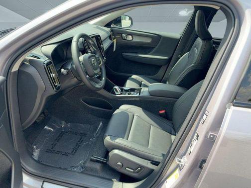 2026 Volvo XC40 B5 Ultra