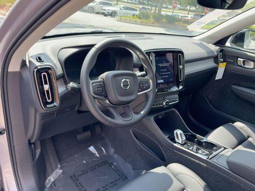 2026 Volvo XC40 B5 Ultra