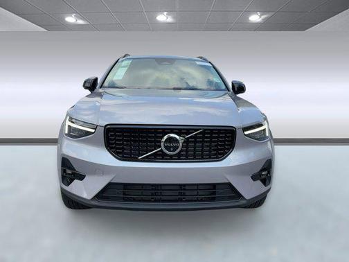 2026 Volvo XC40 B5 Ultra