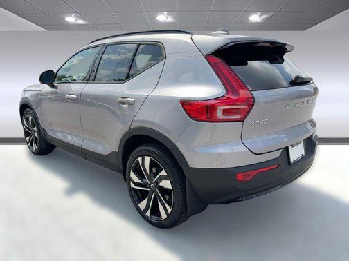2026 Volvo XC40 B5 Ultra