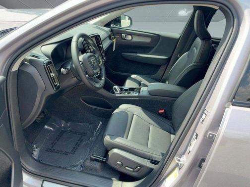 2026 Volvo XC40 B5 Ultra