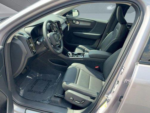 2026 Volvo XC40 B5 Ultra