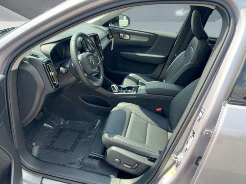 2026 Volvo XC40 B5 Ultra