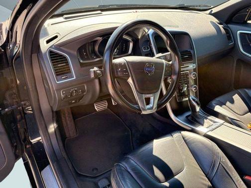 2015 Volvo XC60 T6 R-Design Platinum