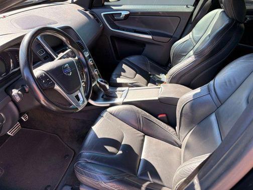 2015 Volvo XC60 T6 R-Design Platinum
