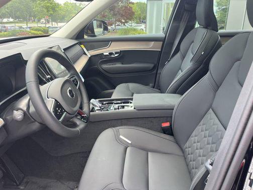 2025 Volvo XC90 B6 Core