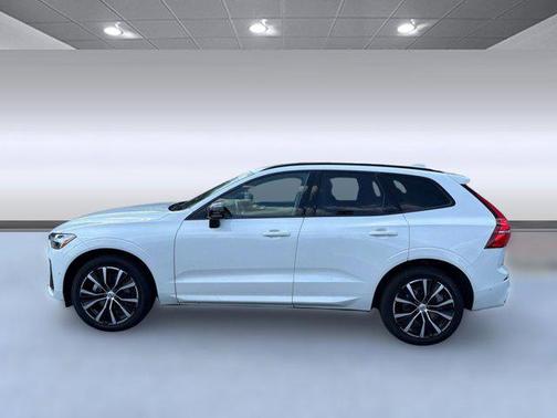 2023 Volvo XC60 B5 Plus Dark Theme