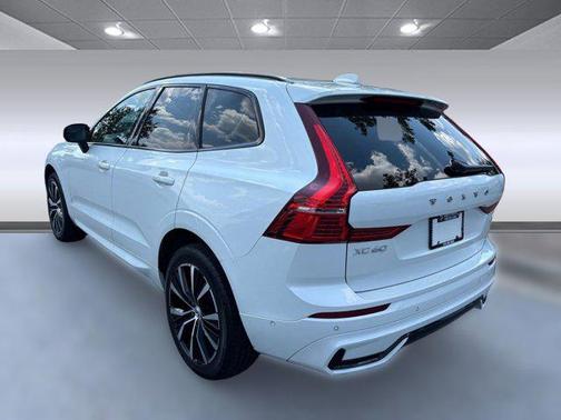 2023 Volvo XC60 B5 Plus Dark Theme