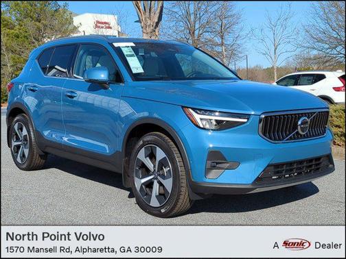 2025 Volvo XC40 B5 Plus Bright Theme