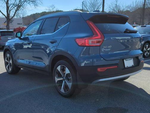 2025 Volvo XC40 B5 Plus Bright Theme