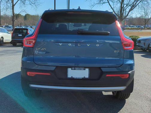 2025 Volvo XC40 B5 Plus Bright Theme