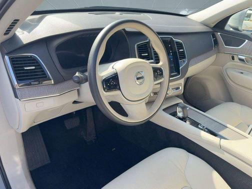 2024 Volvo XC90 B5 Plus Bright Theme