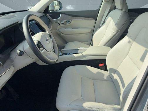 2024 Volvo XC90 B5 Plus Bright Theme