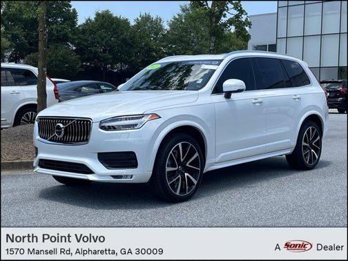 2022 Volvo XC90 T6 Momentum
