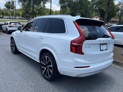 2022 Volvo XC90 T6 Momentum