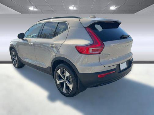 2026 Volvo XC40 B5 Core