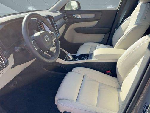 2023 Volvo XC40 B5 Plus Bright Theme