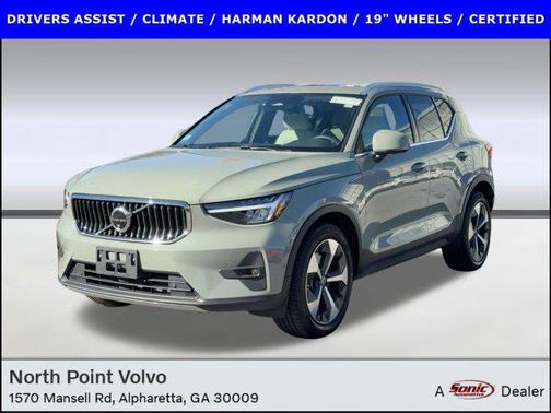 2023 Volvo XC40 B5 Plus Bright Theme